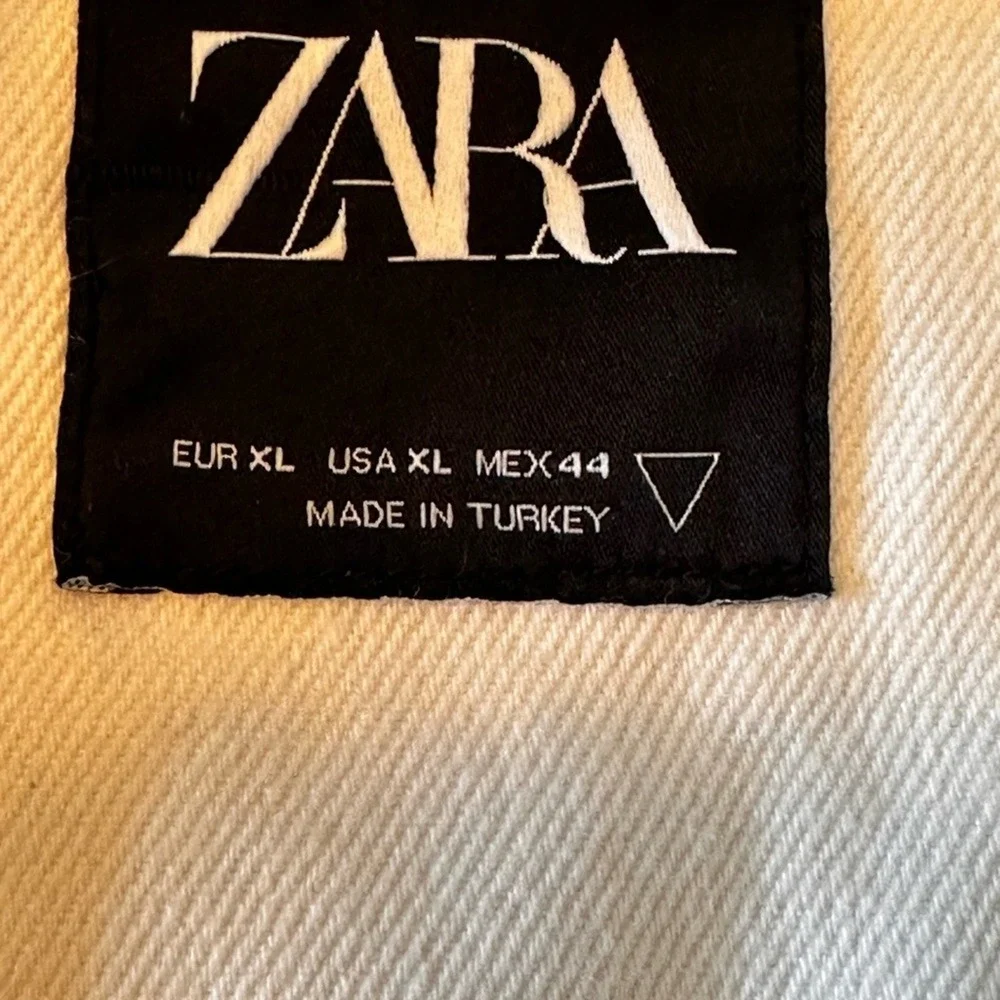 Zara Men's Size XL White Denim oversized Jacket‎ w paint patches orange Accents